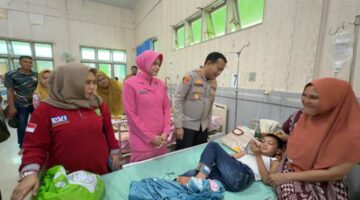 Kapolres Aceh Tenggara dan Ketua Bhayangkari Tinjau Pasca Operasi Bibir Sumbing, Pastikan Senyum Harapan Terus Mekar