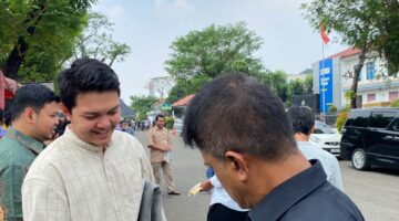 PLN UP3 Serpong Gelar Jumat Berbagi, Salurkan Bantuan Sosial dan Sosialisasikan Promo Tambah Daya