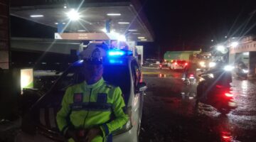 Satlantas Polres Batu Bara Lakukan Patroli Blue Light dan Awasi SPBU di Jalinsum Siparepare – Kegiatan Aman Lancar